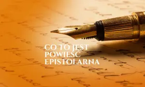Złote pióro na tle ręcznie pisanego tekstu. Obraz nawiązuje do formy literackiej, jaką jest powieść epistolarna.