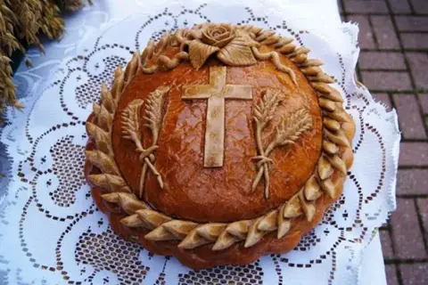 Chleb jako symbol: Co oznacza w kulturze i religii dla ludzi?