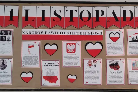 Orzeł biały, symbol Polski, widnieje na tle biało-czerwonej flagi, przypominając o odzyskaniu niepodległości.
